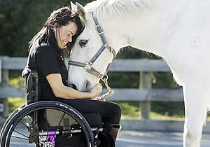 парализованный больной с лошадью